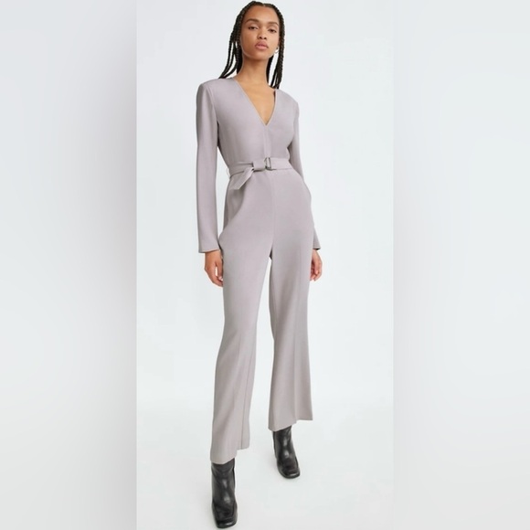 Babaton Curator V-Neck Belted Jumpsuit Black Size 6 Aritzia #91694 - Picture 8 of 10